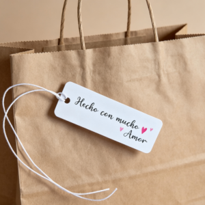 Mini tags con hilo