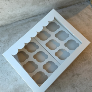 Caja blanca con visor para 12 cupcake