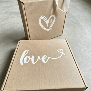 Caja Corrugado corazón/love sin cinta