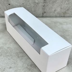 Caja macarrón blanca con visor